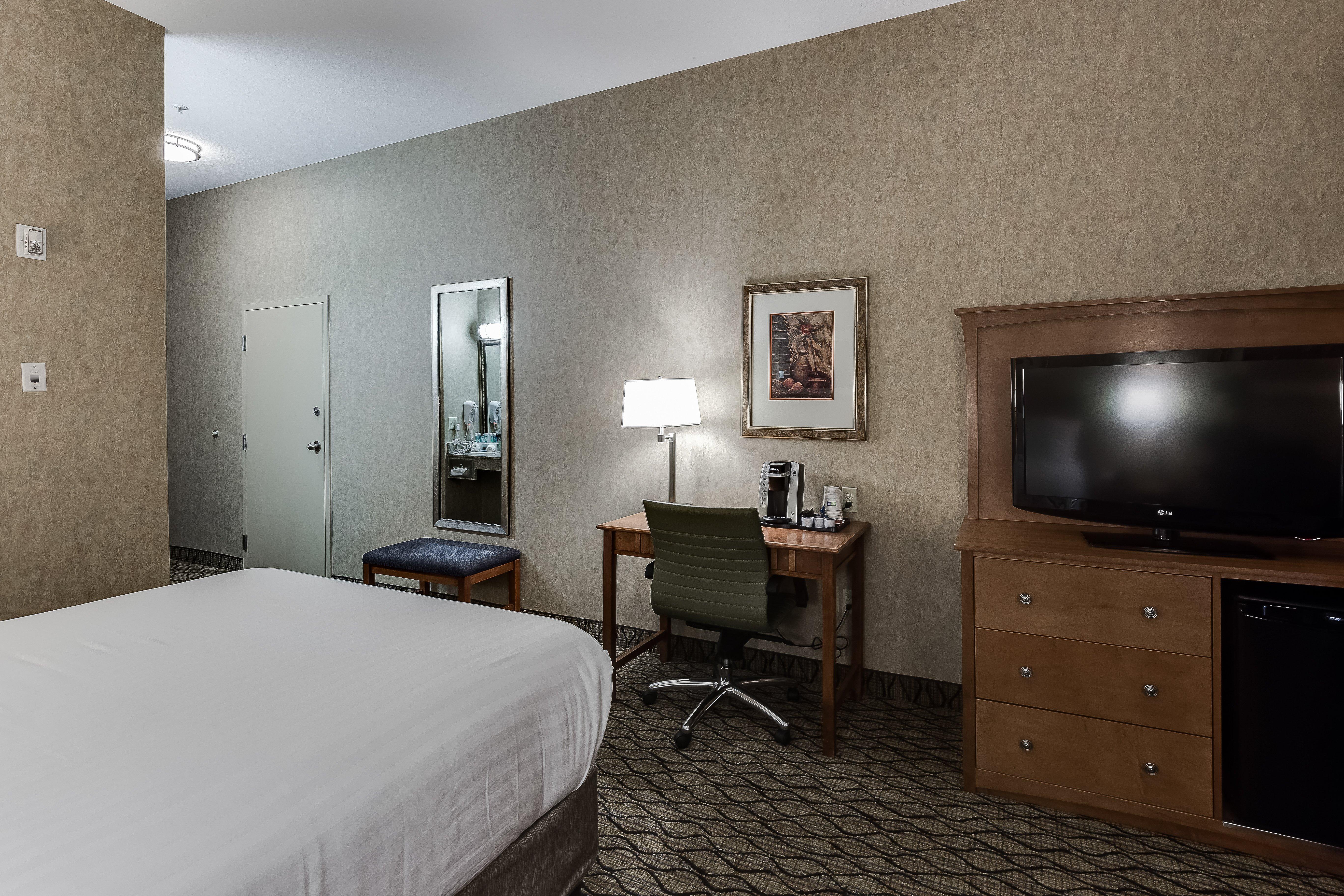 Holiday Inn Express Hotel & Suites Saskatoon By Ihg Exterior photo