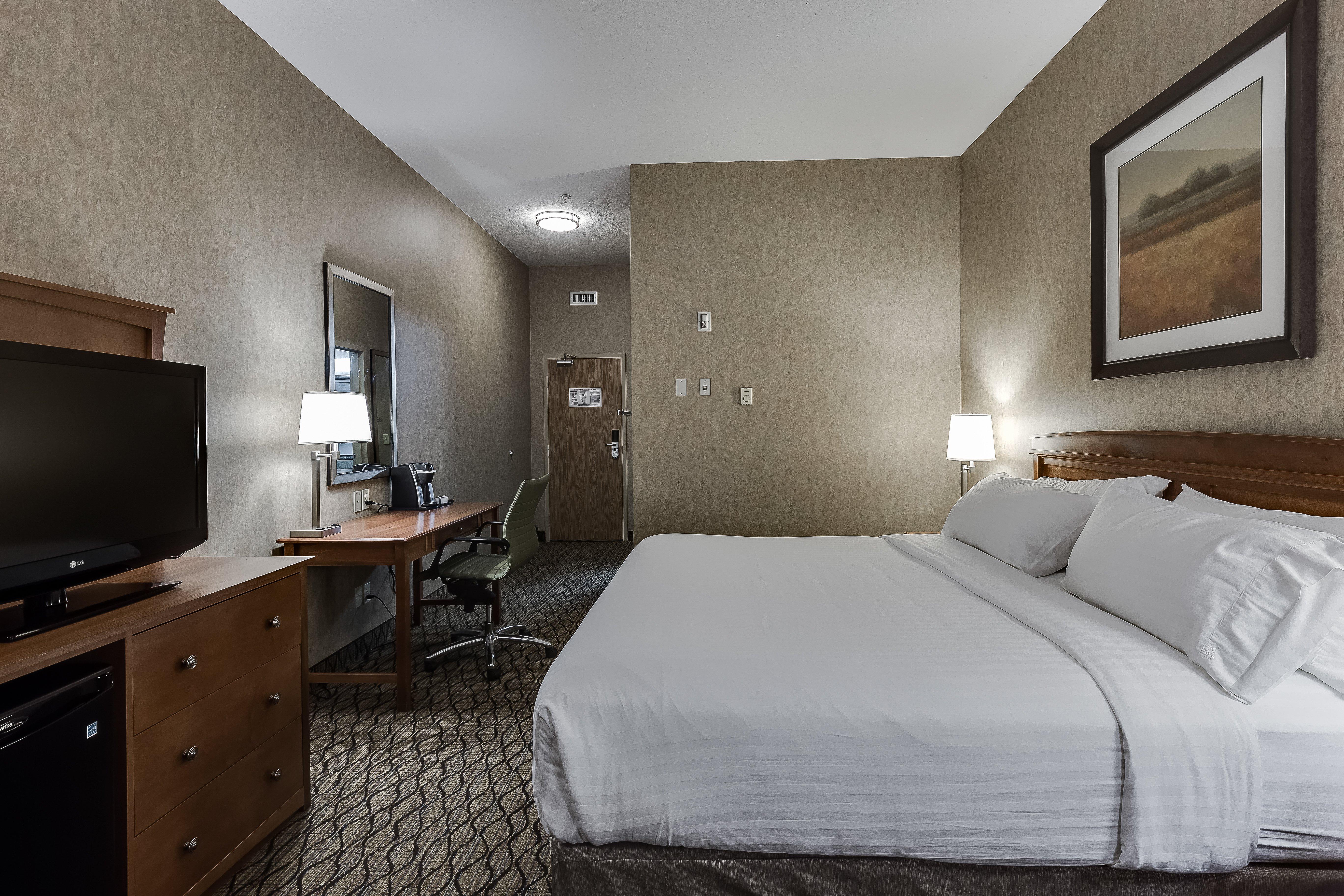 Holiday Inn Express Hotel & Suites Saskatoon By Ihg Exterior photo