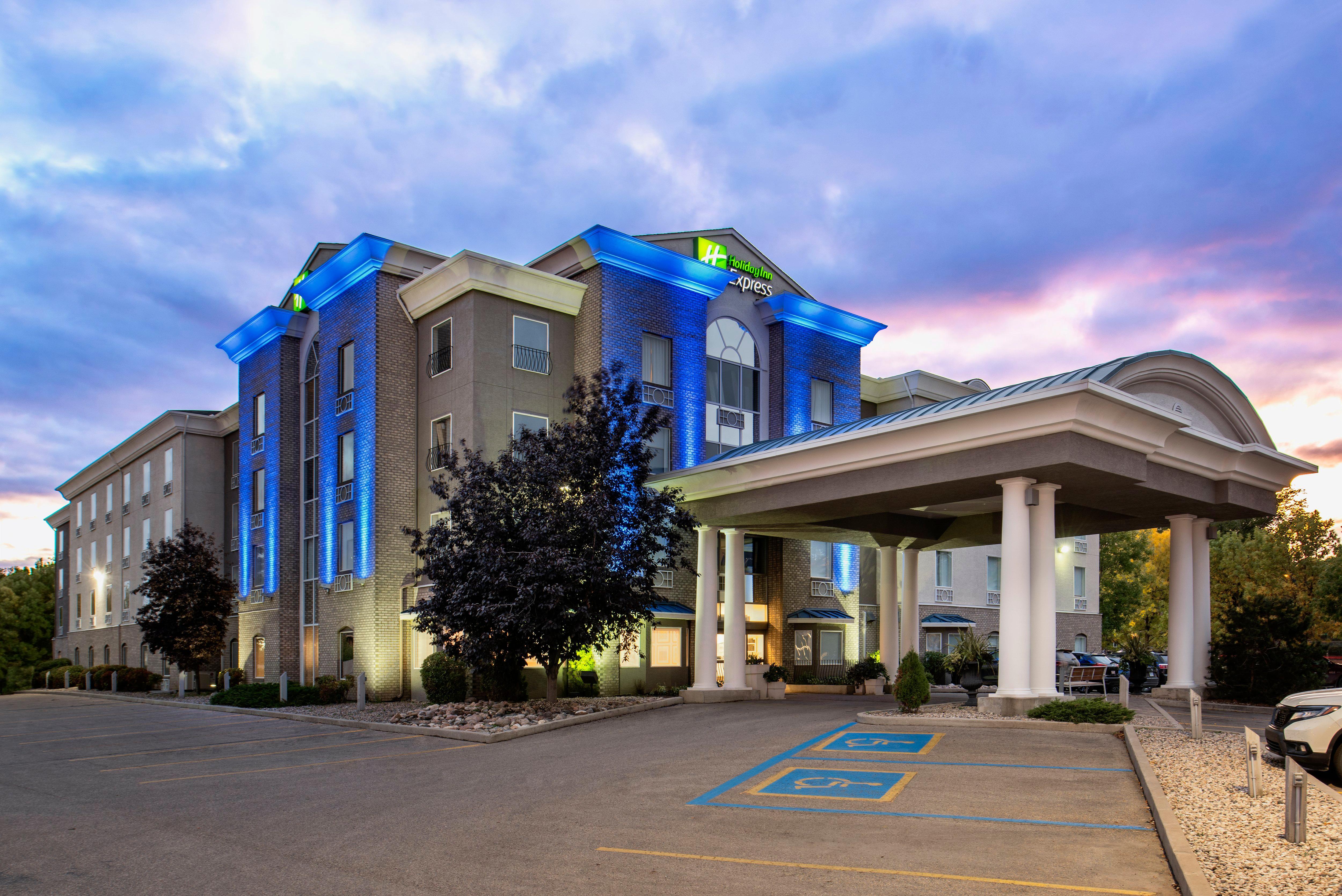 Holiday Inn Express Hotel & Suites Saskatoon By Ihg Exterior photo