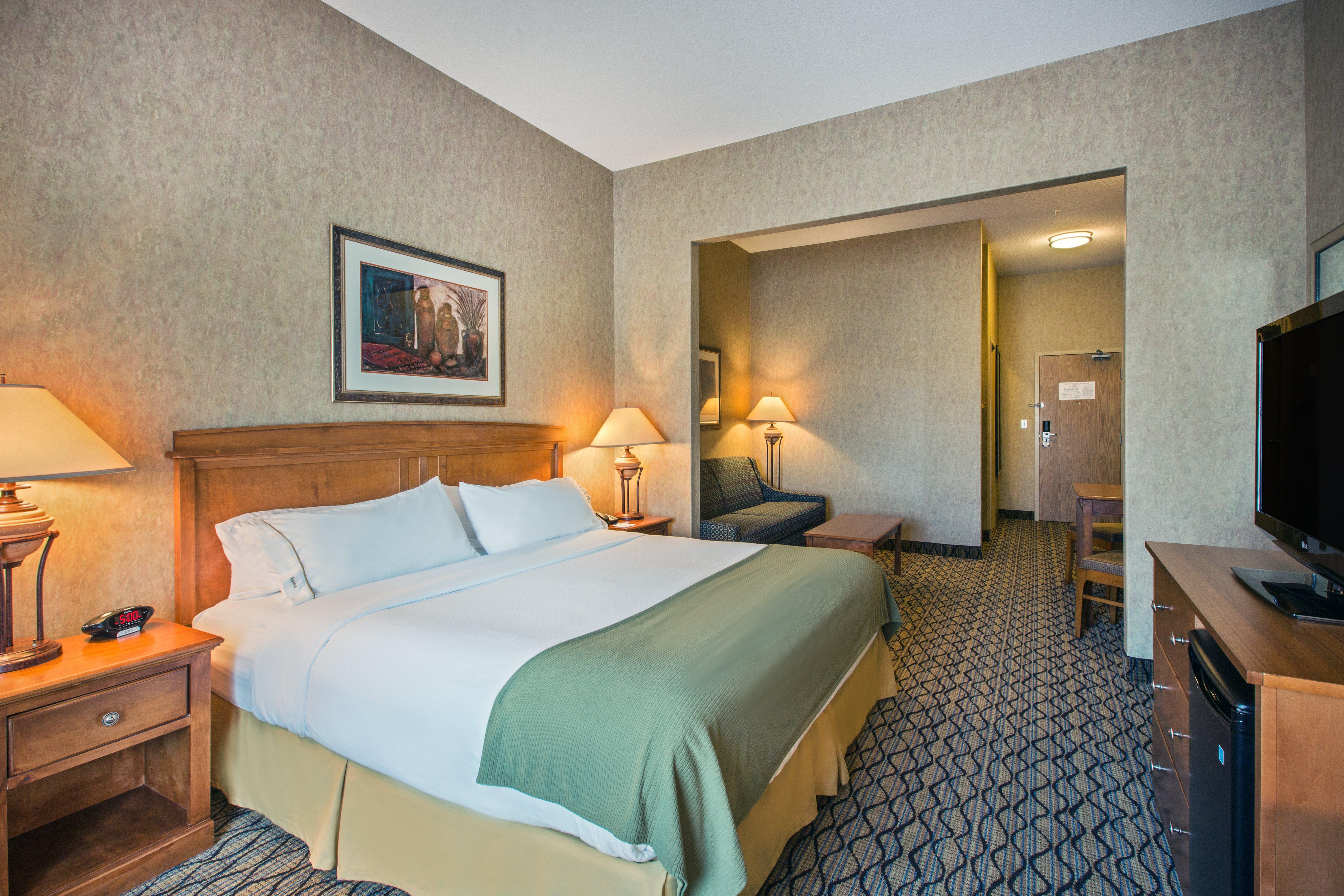 Holiday Inn Express Hotel & Suites Saskatoon By Ihg Exterior photo