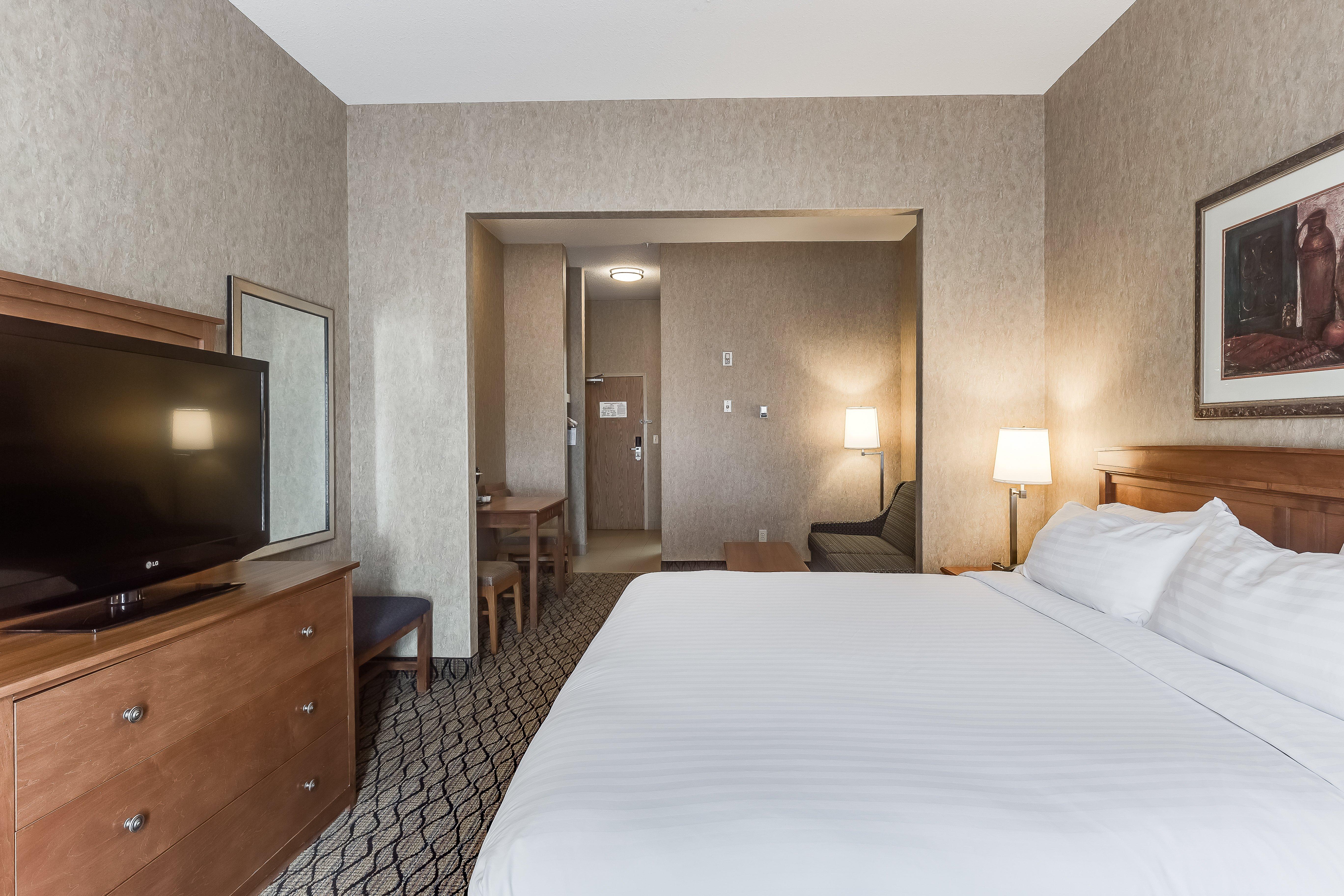 Holiday Inn Express Hotel & Suites Saskatoon By Ihg Exterior photo
