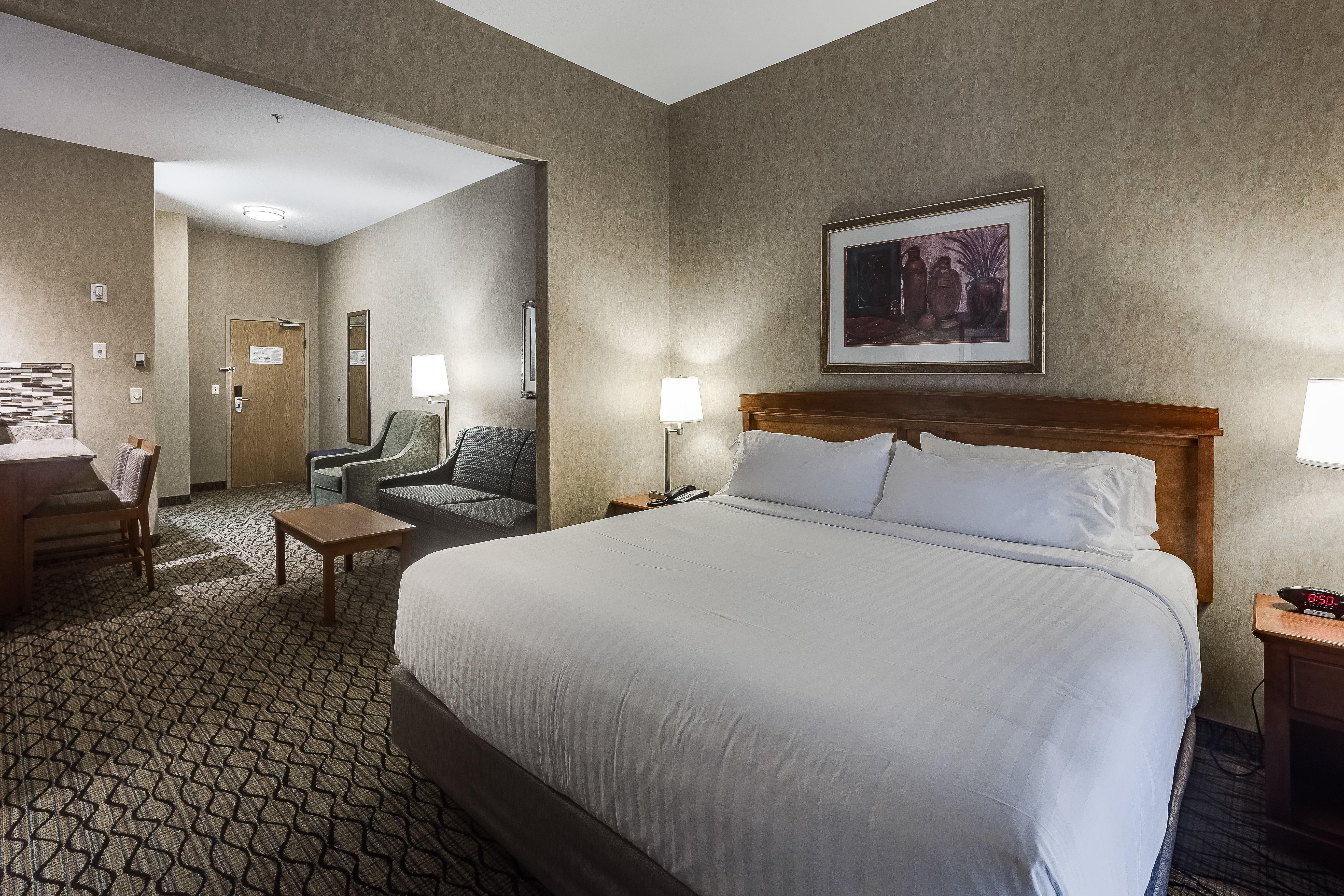 Holiday Inn Express Hotel & Suites Saskatoon By Ihg Exterior photo