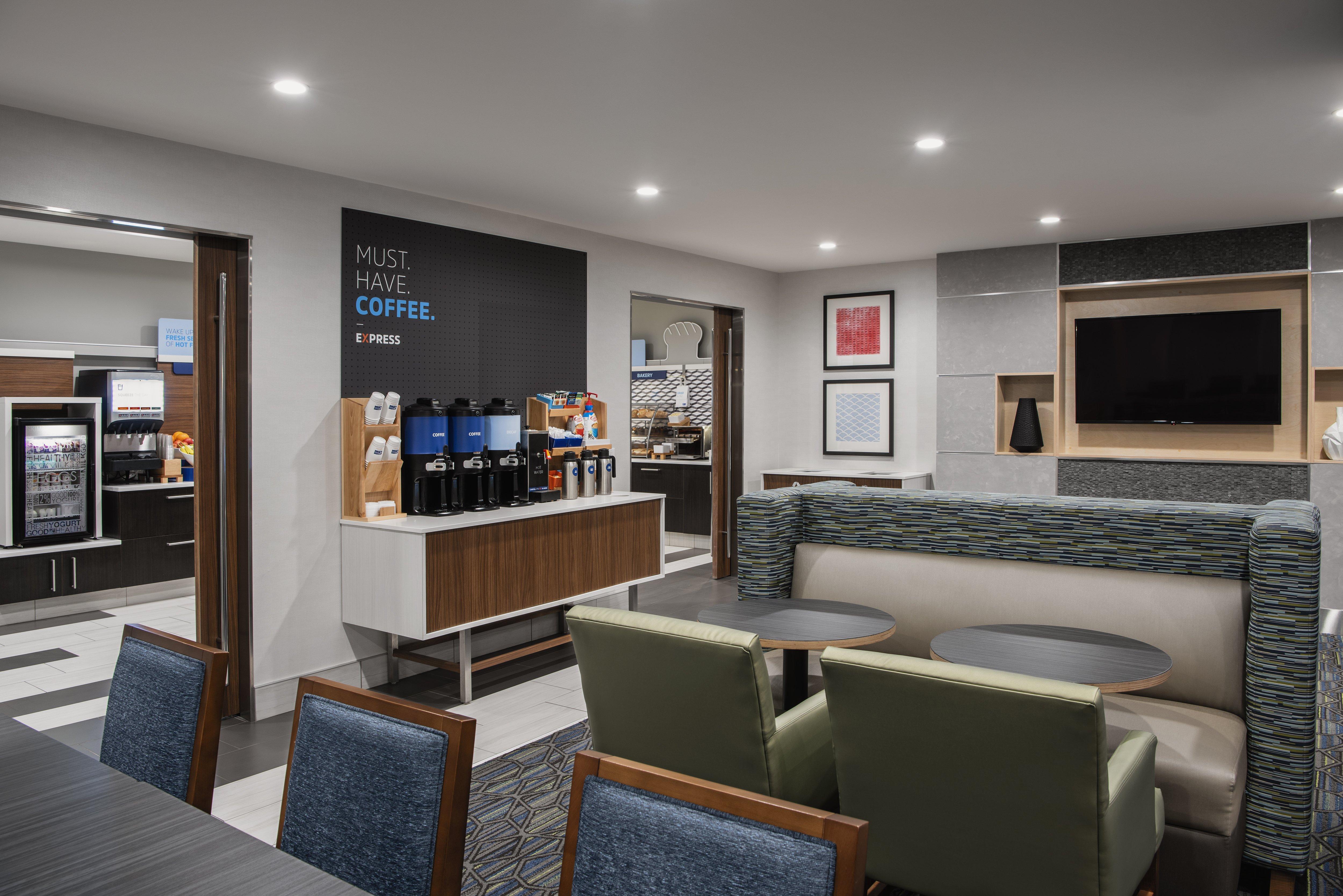 Holiday Inn Express Hotel & Suites Saskatoon By Ihg Exterior photo