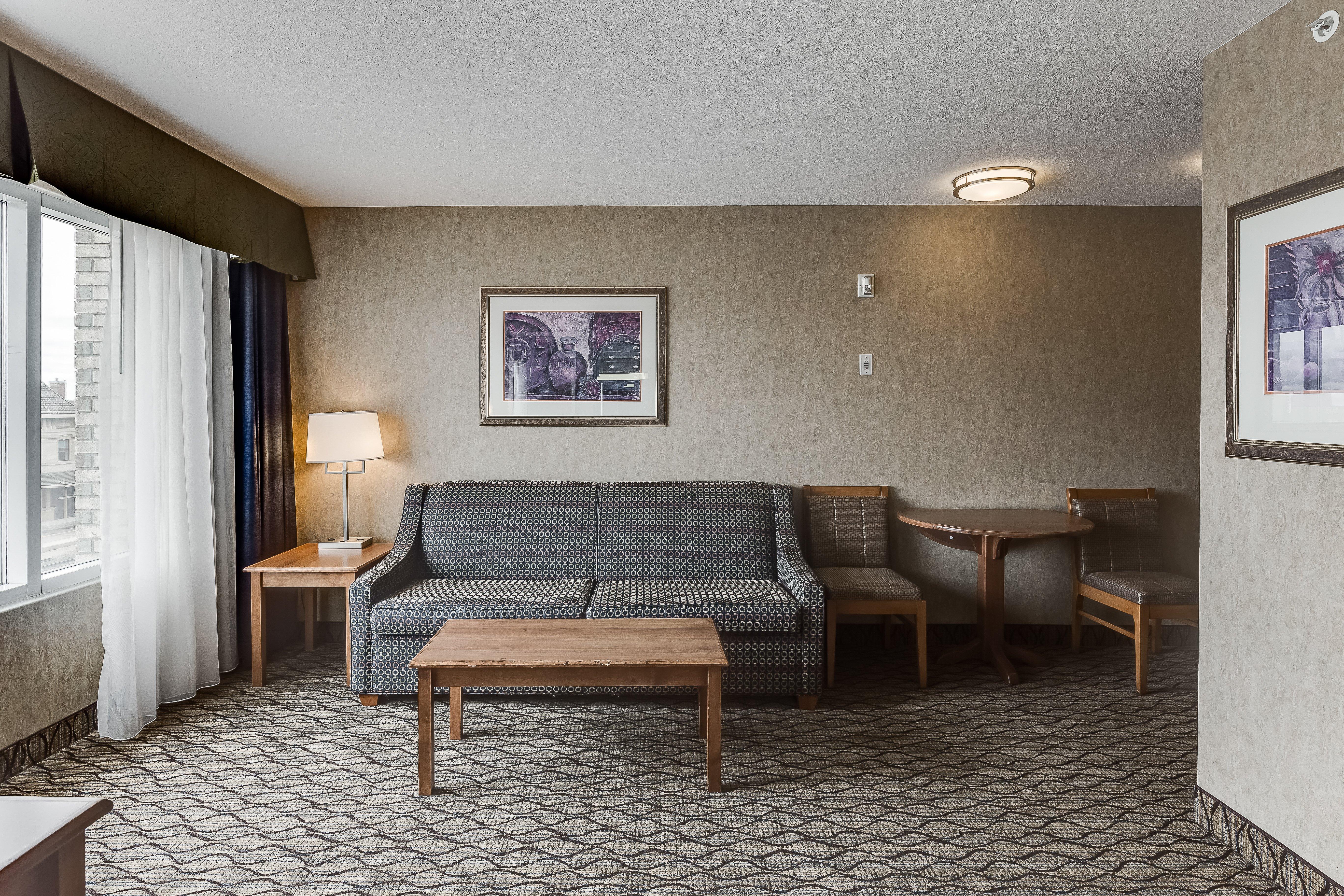 Holiday Inn Express Hotel & Suites Saskatoon By Ihg Exterior photo