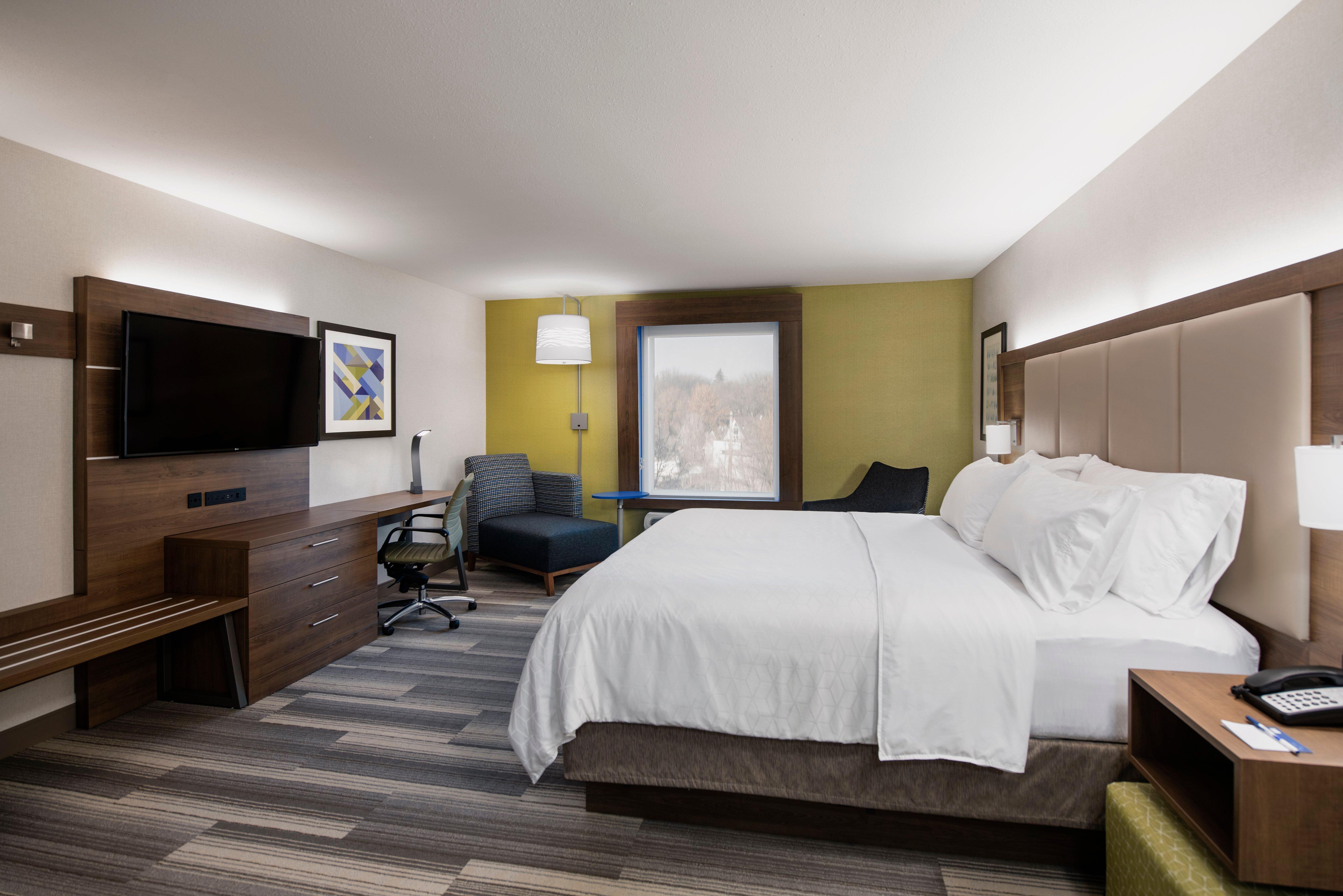 Holiday Inn Express Hotel & Suites Saskatoon By Ihg Exterior photo