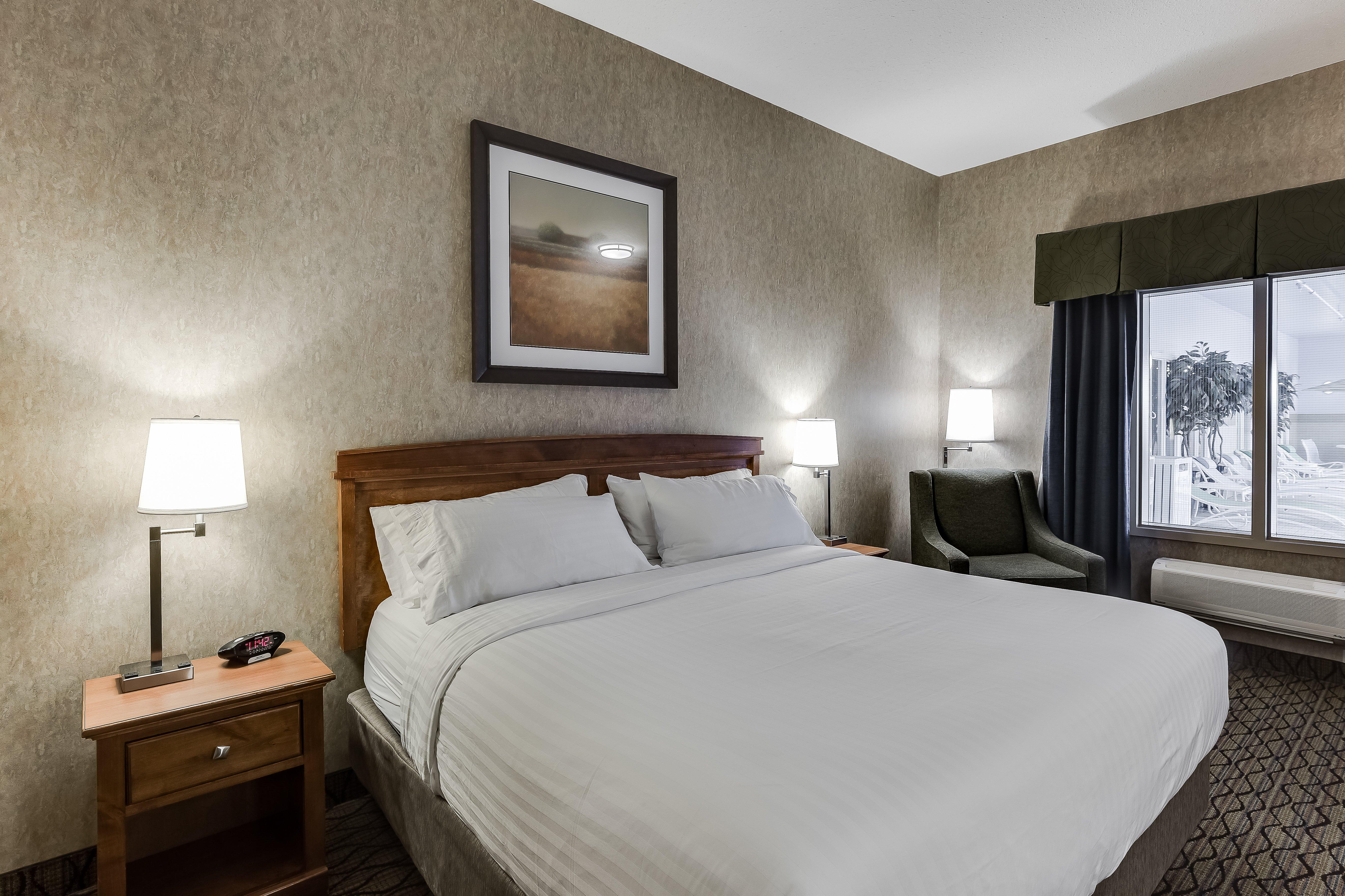 Holiday Inn Express Hotel & Suites Saskatoon By Ihg Exterior photo