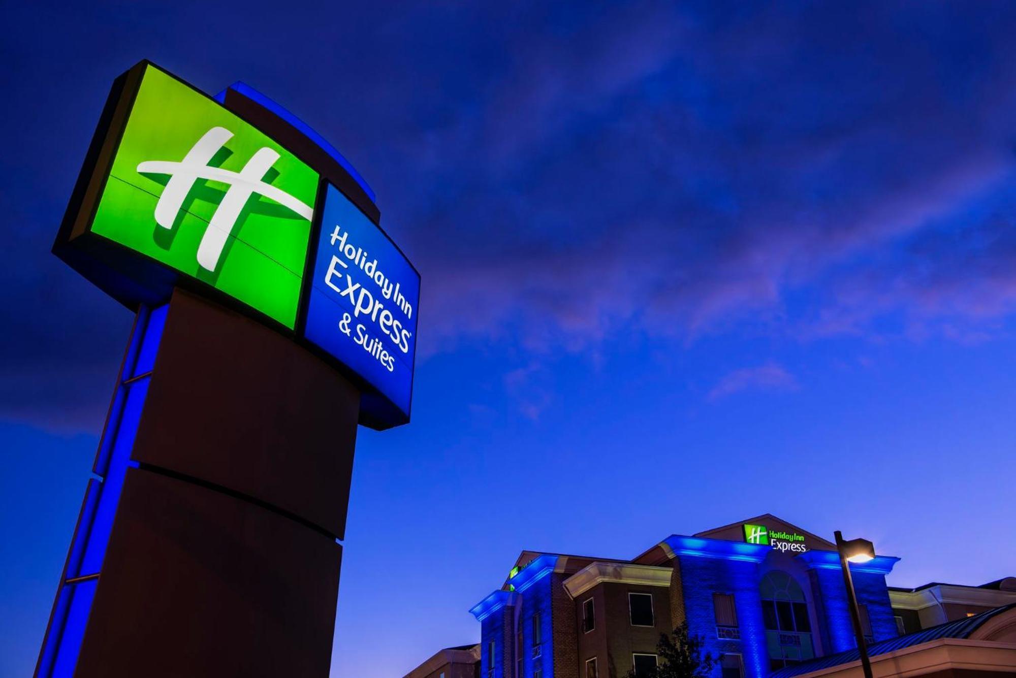 Holiday Inn Express Hotel & Suites Saskatoon By Ihg Exterior photo